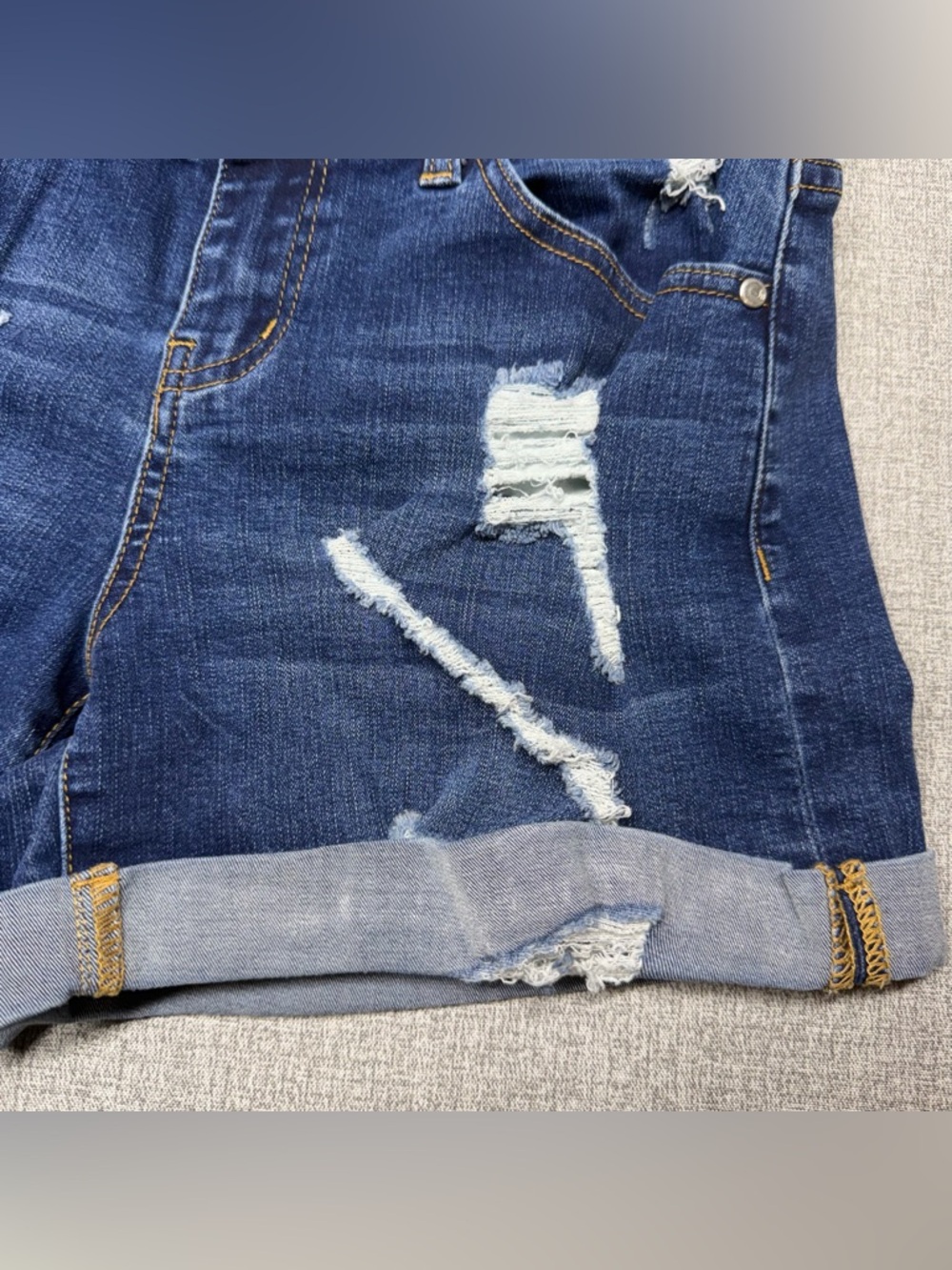 Judy Blue Mid Rise Distressed Cuffed Denim Shorts Size Large - Picture 2 of 10